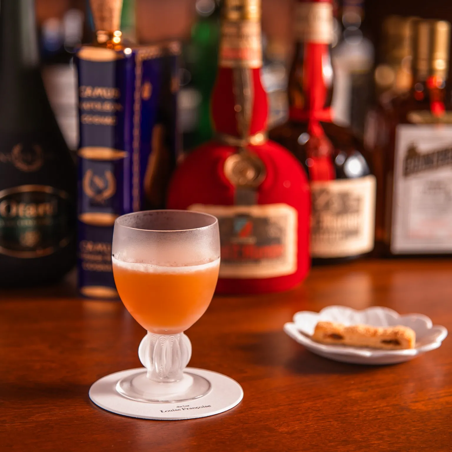 the bar Louise Francoise